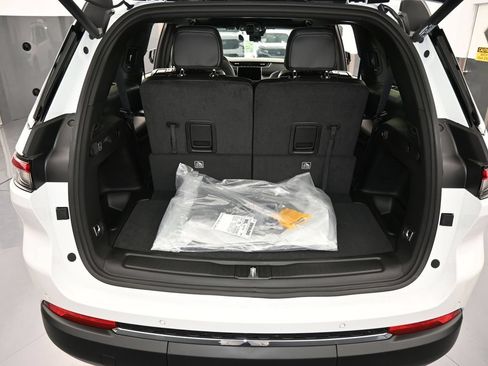 Used 2025 Jeep Grand Cherokee L Limited RWD image 33