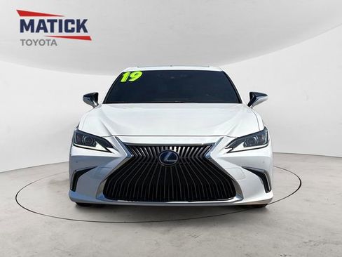 Used 2019 Lexus ES 300h w/ Premium Package FWD image 2