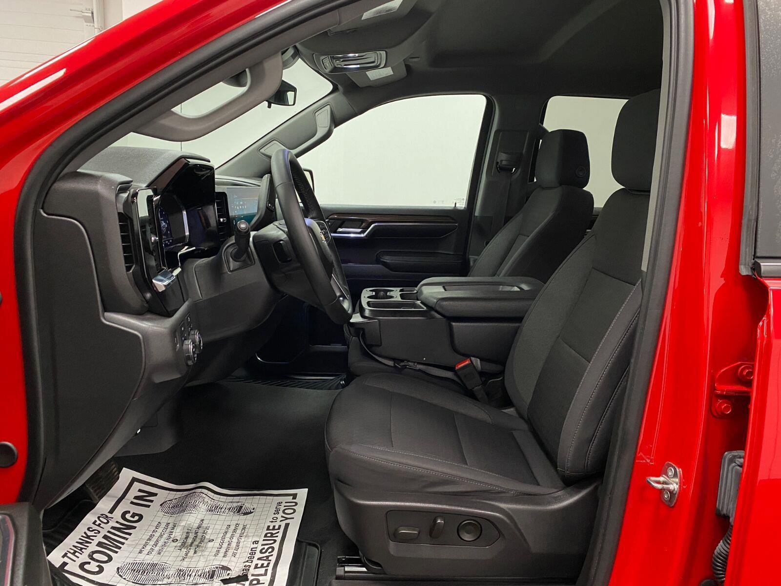 Used 2024 Chevrolet Silverado 1500 LT AWD/4WD image 29