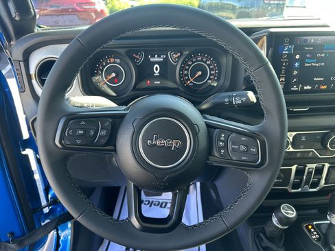 New 2025 Jeep Gladiator Sport image 17