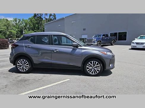Used 2021 Nissan Kicks SV FWD image 34
