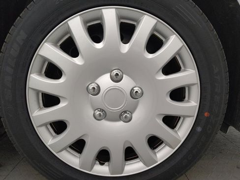 Used 2025 Toyota Corolla LE image 31