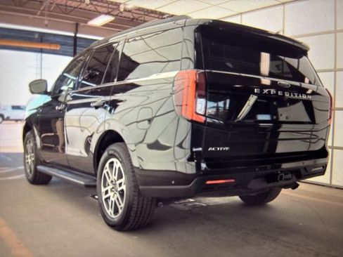 Used 2025 Ford Expedition Active image 3