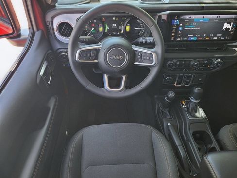 Used 2025 Jeep Wrangler Unlimited Sahara AWD/4WD image 11