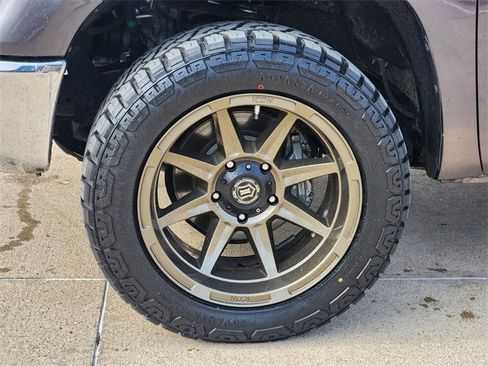 Used 2019 Toyota Tundra SR5 w/ SR5 Upgrade Package AWD/4WD image 16