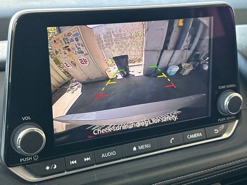 Used 2024 Nissan Rogue SV FWD image 21