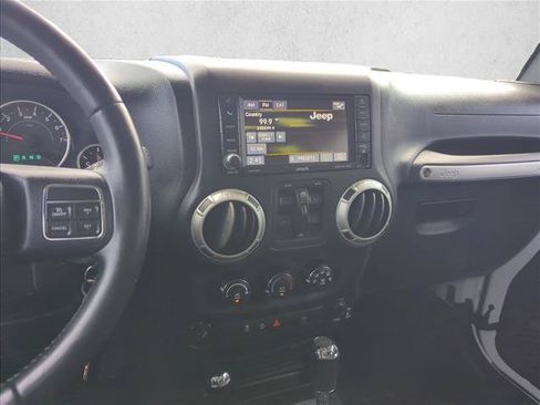 Used 2015 Jeep Wrangler Unlimited Rubicon w/ Connectivity Group AWD/4WD image 14