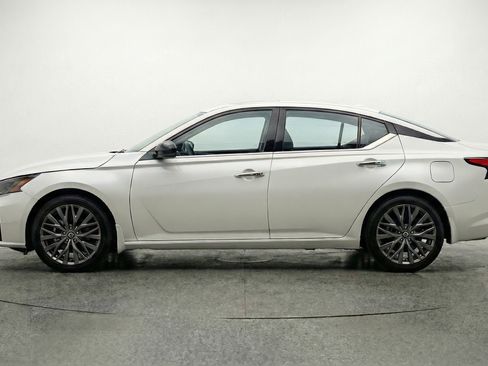 Used 2025 Nissan Altima 2.5 SV image 5