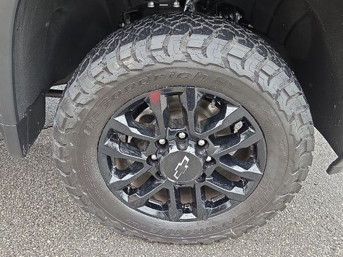 Used 2025 Chevrolet Silverado 2500 LT w/ Trail Boss Package AWD/4WD image 7