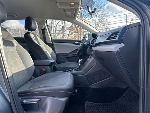 Used 2022 Volkswagen Taos SE image 16