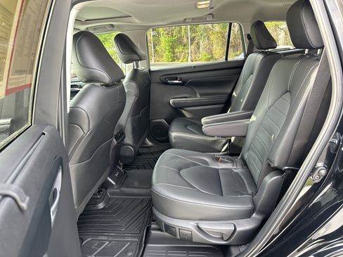 Certified 2024 Toyota Highlander XLE image 31