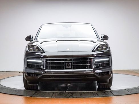 Used 2025 Porsche Cayenne S image 13