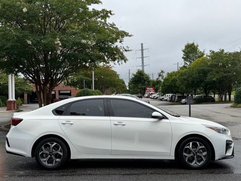 Used 2019 Kia Forte LXS FWD image 6
