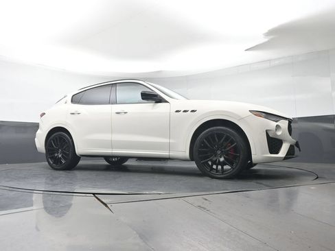 Used 2021 Maserati Levante AWD/4WD image 31