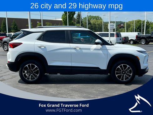 Used 2025 Chevrolet TrailBlazer LT AWD/4WD image 41