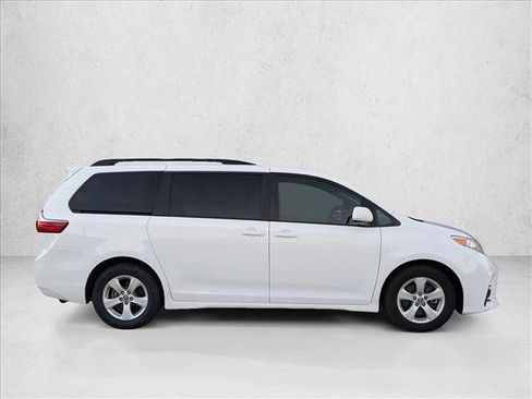 Used 2020 Toyota Sienna LE image 4