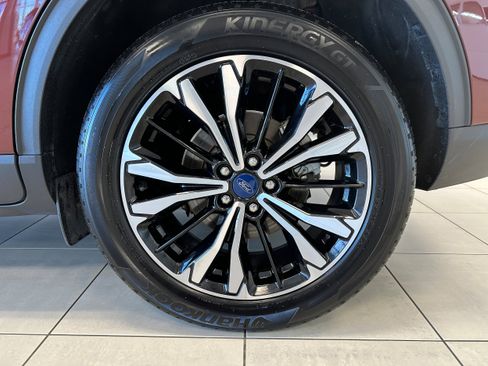 Used 2021 Ford Escape SE w/ SE Sport Appearance Package image 8