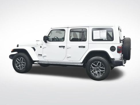 Used 2025 Jeep Wrangler Unlimited Sahara AWD/4WD image 10