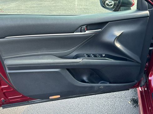 Used 2018 Toyota Camry XSE FWD image 11