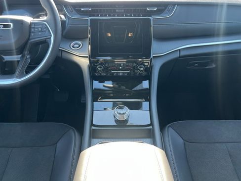 New 2025 Jeep Grand Cherokee 4WD image 13