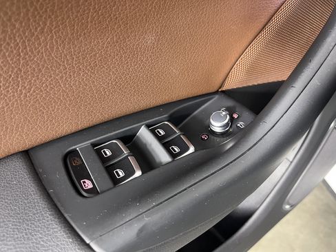 Used 2016 Audi Q3 2.0T Prestige w/ Prestige Package image 19