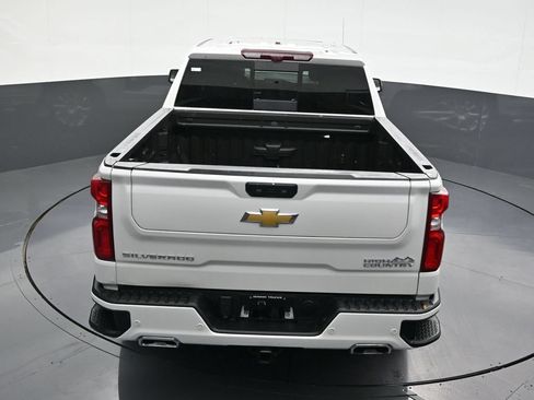 Used 2025 Chevrolet Silverado 1500 High Country w/ High Country Premium Package AWD/4WD image 18