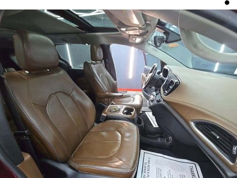 Used 2018 Chrysler Pacifica Limited FWD image 16