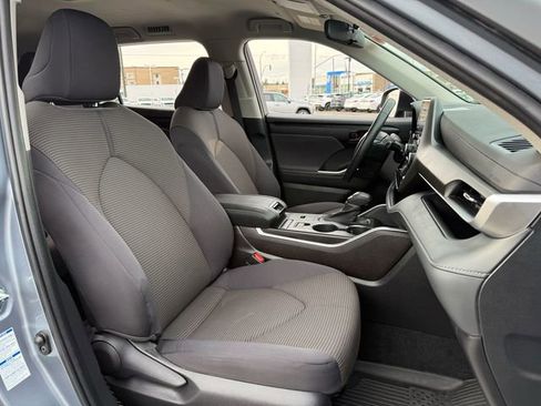 Certified 2022 Toyota Highlander LE image 11