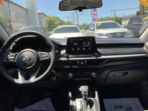 Used 2019 Kia Forte LXS FWD image 13