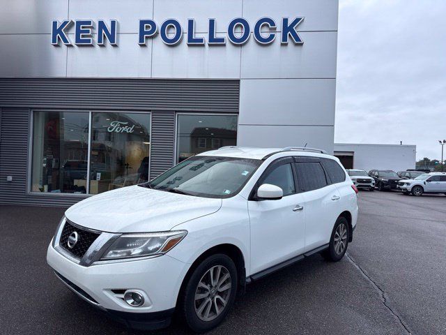 Used 2015 Nissan Pathfinder SV FWD image 2