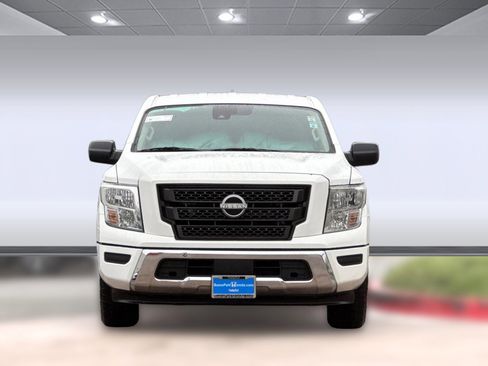 Used 2023 Nissan Titan SV image 5