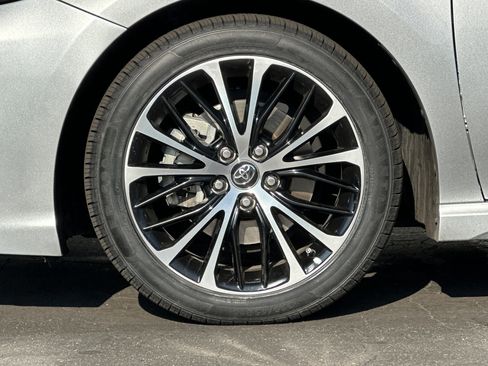 Certified 2020 Toyota Camry SE image 25