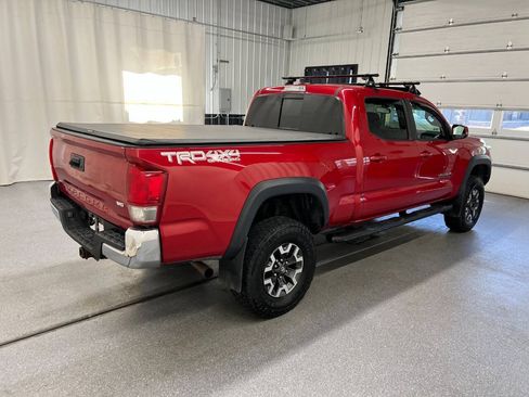 Used 2017 Toyota Tacoma TRD Off-Road w/ Tow Package AWD/4WD image 4