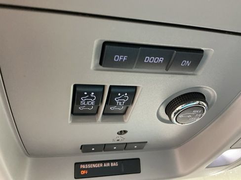 Used 2020 Chevrolet Tahoe LT w/ Off-Road Package AWD/4WD image 24