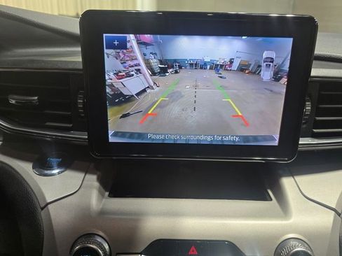 Used 2023 Ford Explorer XLT w/ Equipment Group 202A AWD/4WD image 18