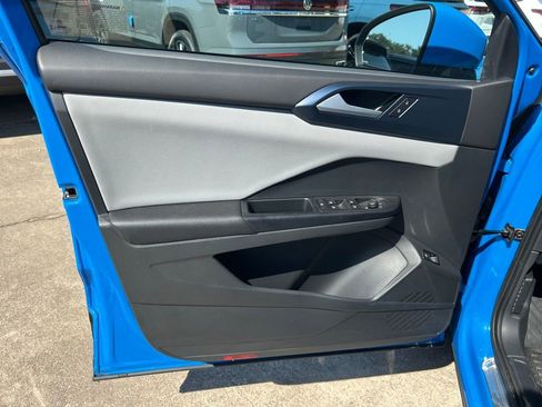 Certified 2023 Volkswagen Taos SE image 18