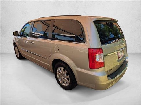 Used 2015 Chrysler Town & Country Touring w/ Driver Convenience Group FWD image 6