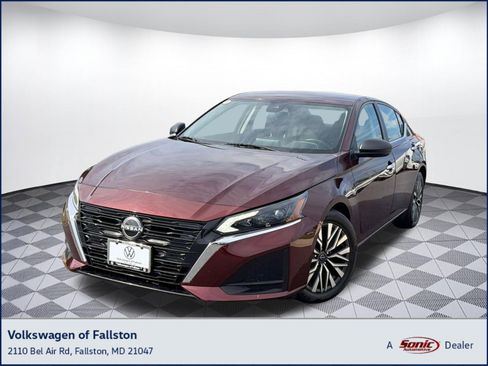 Used 2024 Nissan Altima 2.5 SV FWD image 1