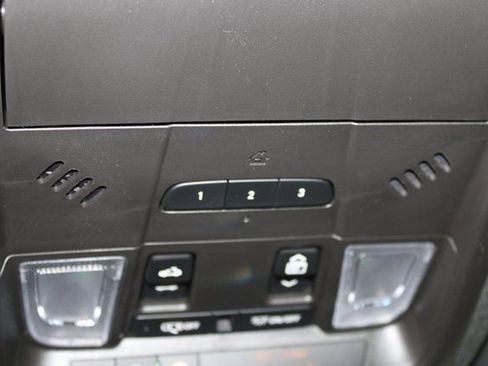 New 2025 Cadillac XT6 Luxury image 25