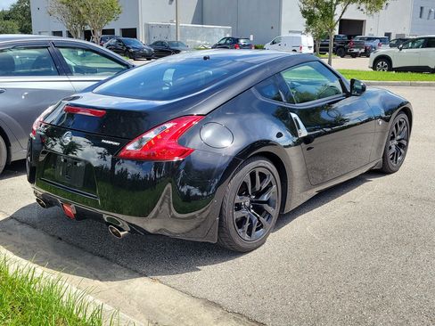 Used 2016 Nissan 370Z Coupe RWD image 3