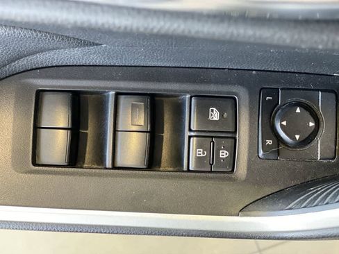 Used 2020 Toyota RAV4 XLE AWD/4WD image 16