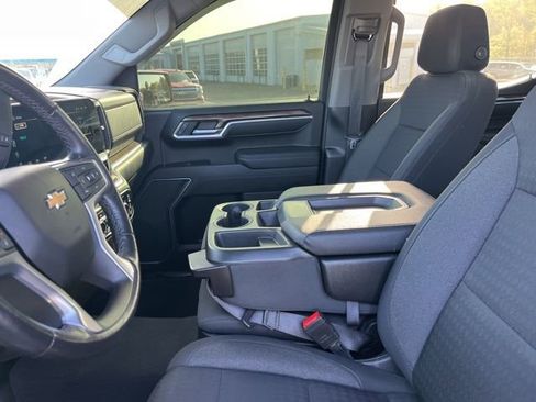 Used 2022 Chevrolet Silverado 1500 LT image 9