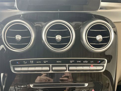 Used 2019 Mercedes-Benz GLC 300 4MATIC image 14