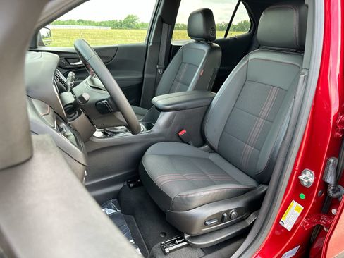 Used 2023 Chevrolet Equinox RS FWD image 11