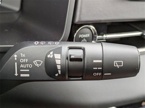 New 2025 Mitsubishi Outlander SE image 28