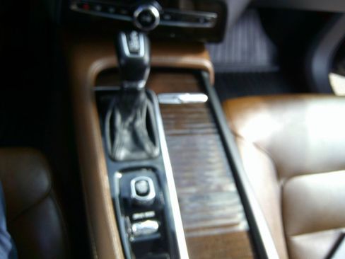 Used 2019 Volvo XC90 T6 Momentum image 60