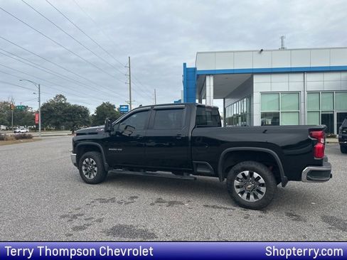 Used 2024 Chevrolet Silverado 2500 LT image 1