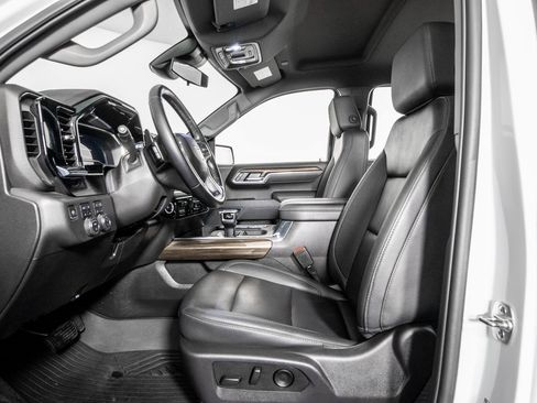 Used 2025 Chevrolet Silverado 1500 LT Trail Boss w/ Convenience Package II image 7