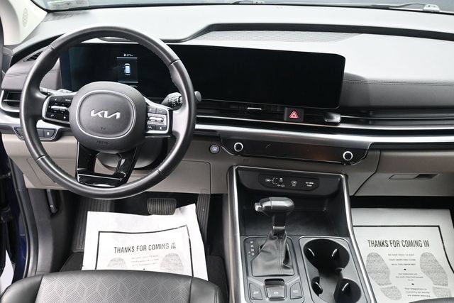 Used 2025 Kia Carnival FWD image 9