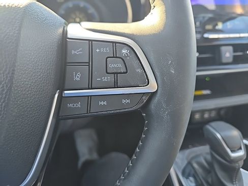 Used 2025 Toyota Highlander Platinum image 15